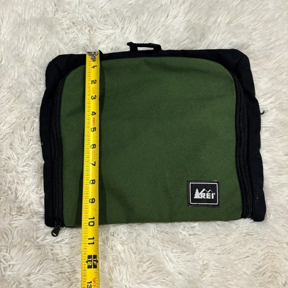 REI Hanging Toiletry Bag Hunter Green 13